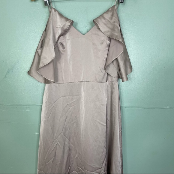 Monique Lhuillier Bridesmaid Isabel Sateen Cold Shoulder Gown Size 8 Champagne - Picture 3 of 7